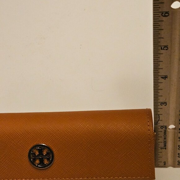 Pair of 2 Tory Burch Glasses Cases. One for Sunglasses One for Reeders - Picture 4 of 8